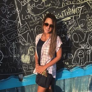 Meet your Posher, Maya